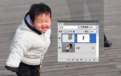 Photoshop去除多余人物给宝宝来个单人照,PSDEE.COM
