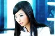 PS打造青<font color="red">蓝色</font><font color="red">背景</font>光效美女照片
