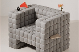 来自日本设计师设计的一款可以随意嵌入东西的沙发
