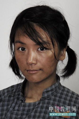 Photoshop给黝黑的人物美白及润色